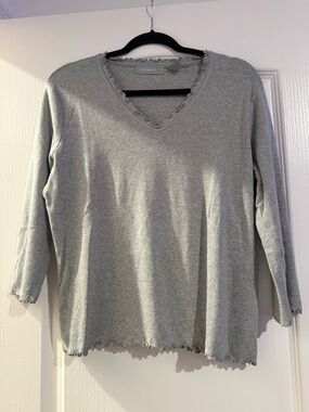 Liz Claiborne Light Gray V-Neck Long Sleeve Top